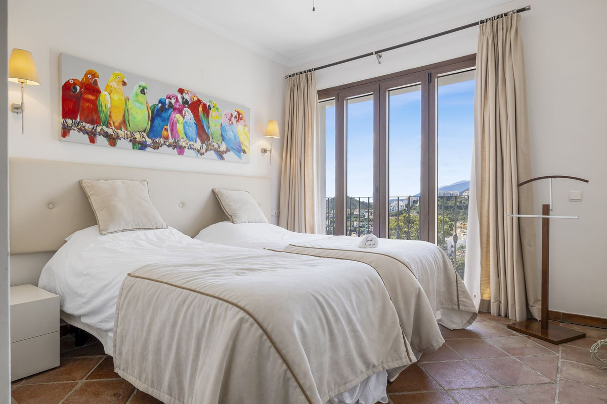 5 Bed, 4 Bath, HouseFor Sale, Benahavis, Malaga