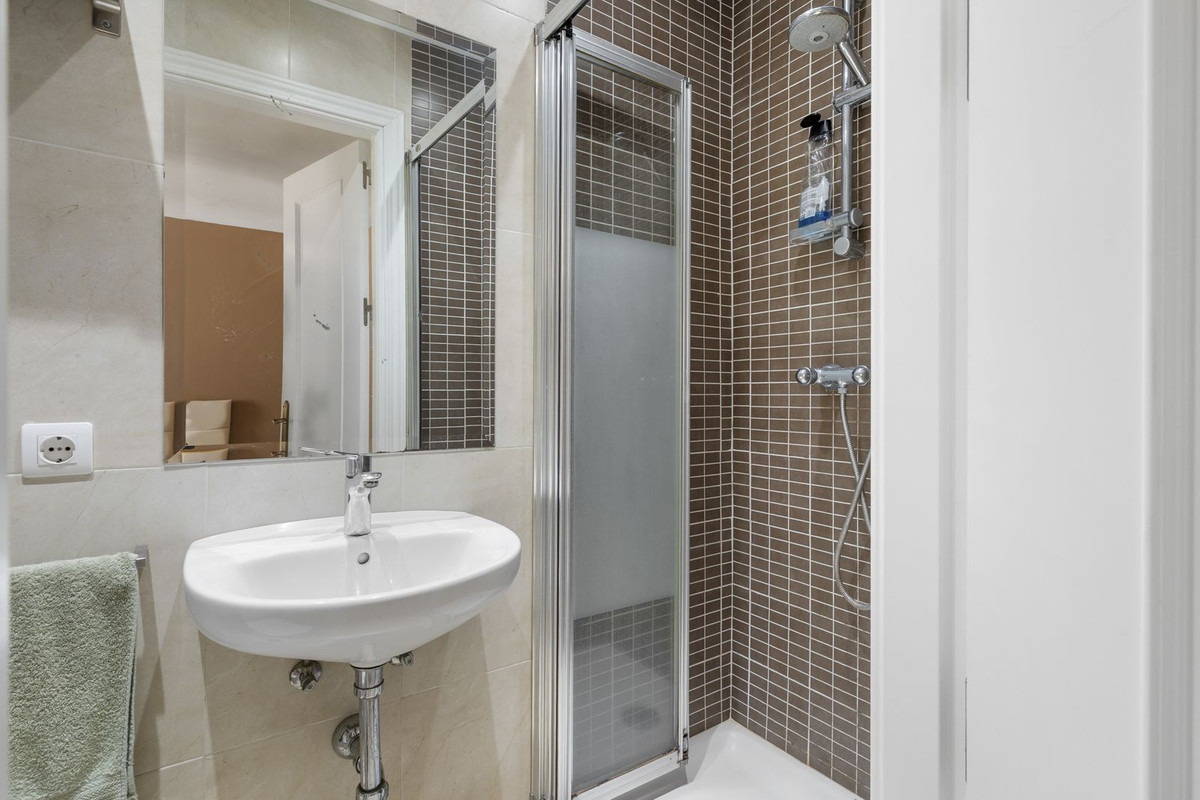 3 Bed, 3 Bath, ApartmentFor Sale, Nueva Andalucia, Malaga