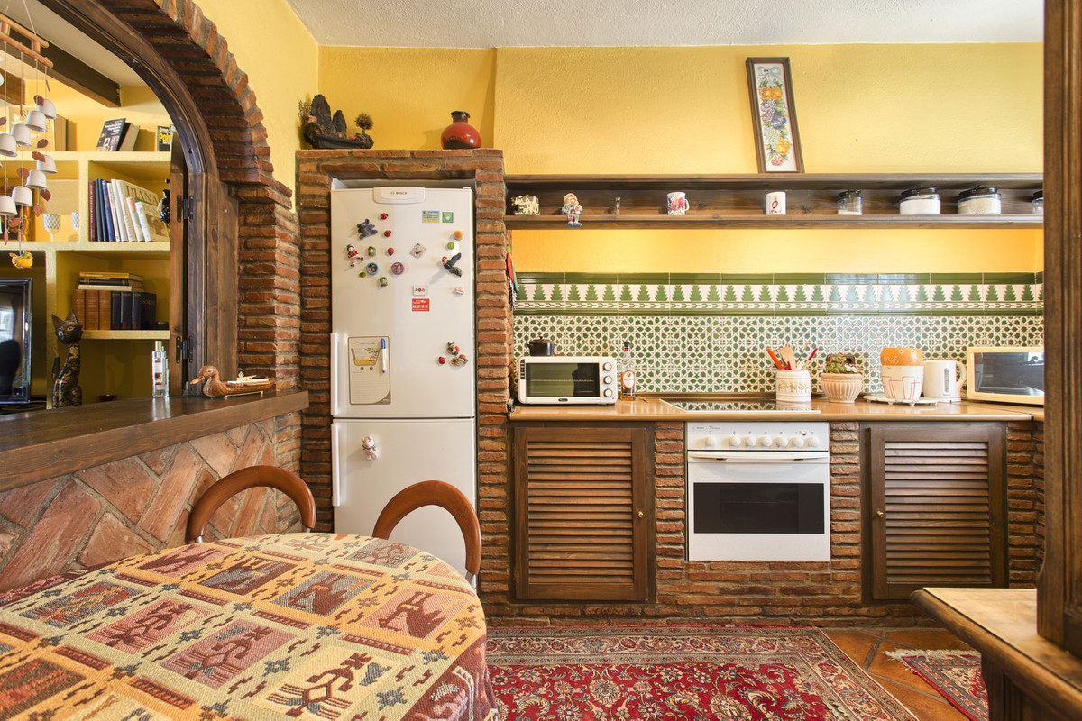 3 Bed, 2 Bath, HouseFor Sale, Benahavis, Malaga