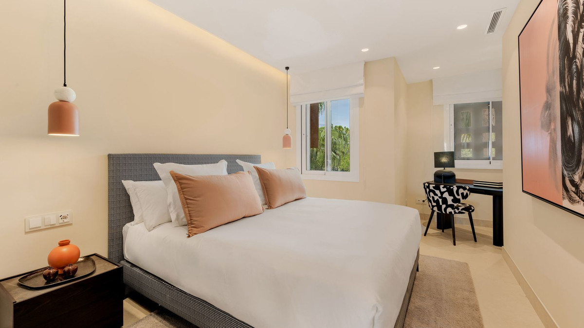 3 Bed, 2 Bath, ApartmentFor Sale, Estepona, Malaga