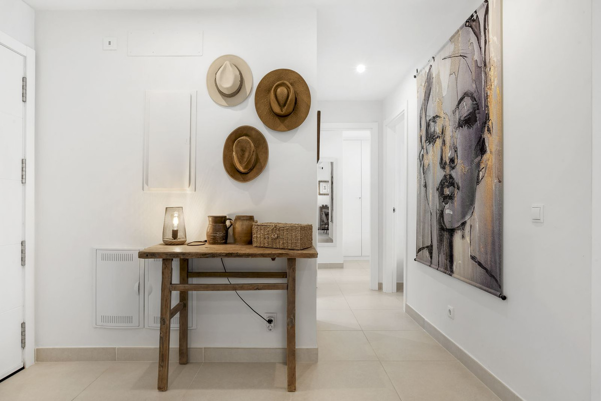 2 Bed, 2 Bath, ApartmentFor Sale, Estepona, Malaga