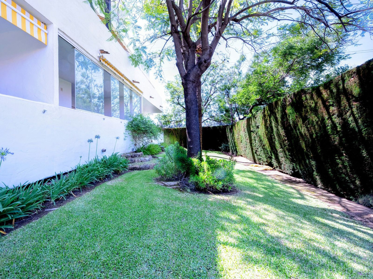 2 Bed, 1 Bath, ApartmentFor Sale, Marbella, Malaga