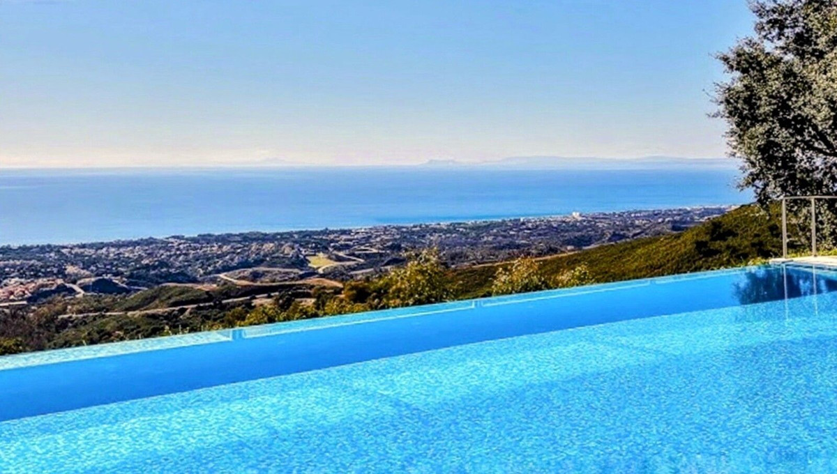 2 Bed, 2 Bath, ApartmentFor Sale, Elviria, Malaga