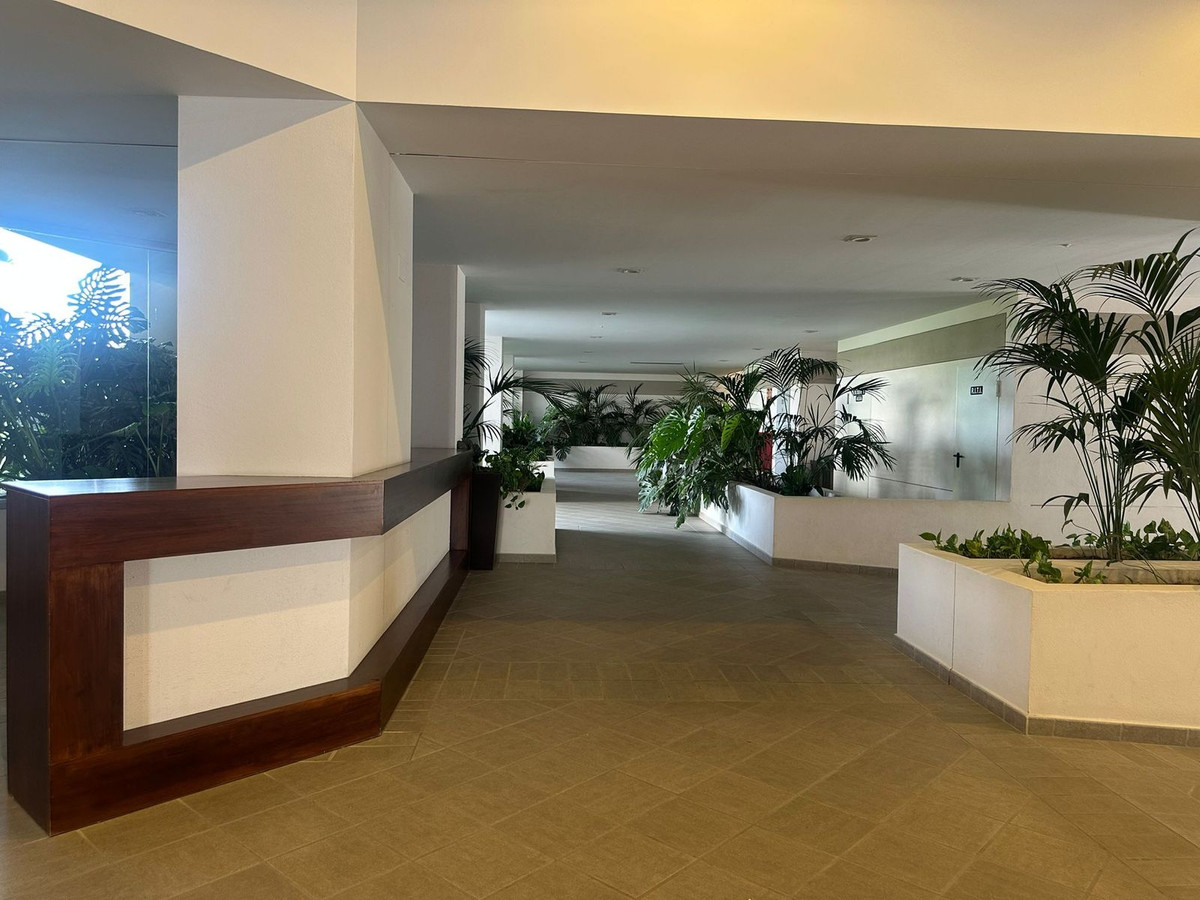 3 Bed, 2 Bath, ApartmentFor Sale, Nueva Andalucia, Malaga