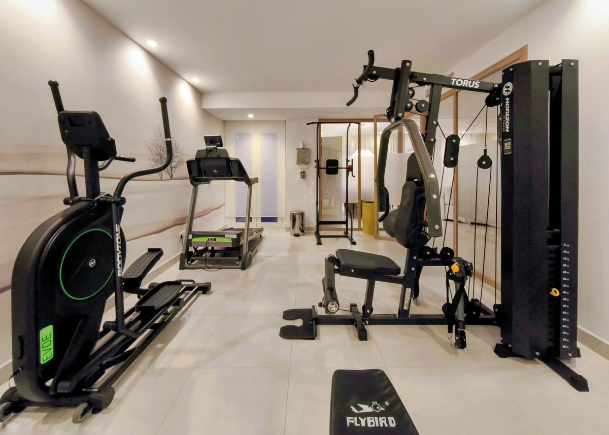 3 Bed, 3 Bath, ApartmentFor Sale, Los Monteros, Malaga