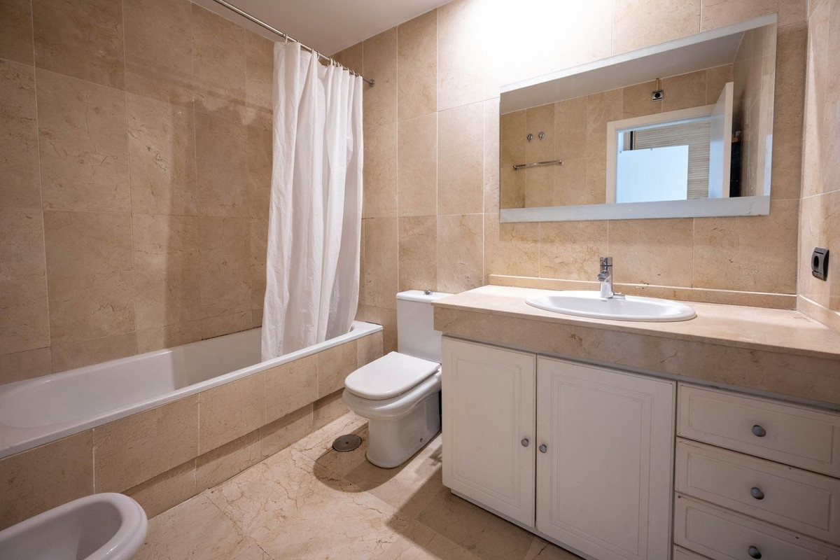 4 Bed, 3 Bath, ApartmentFor Sale, Marbella, Malaga