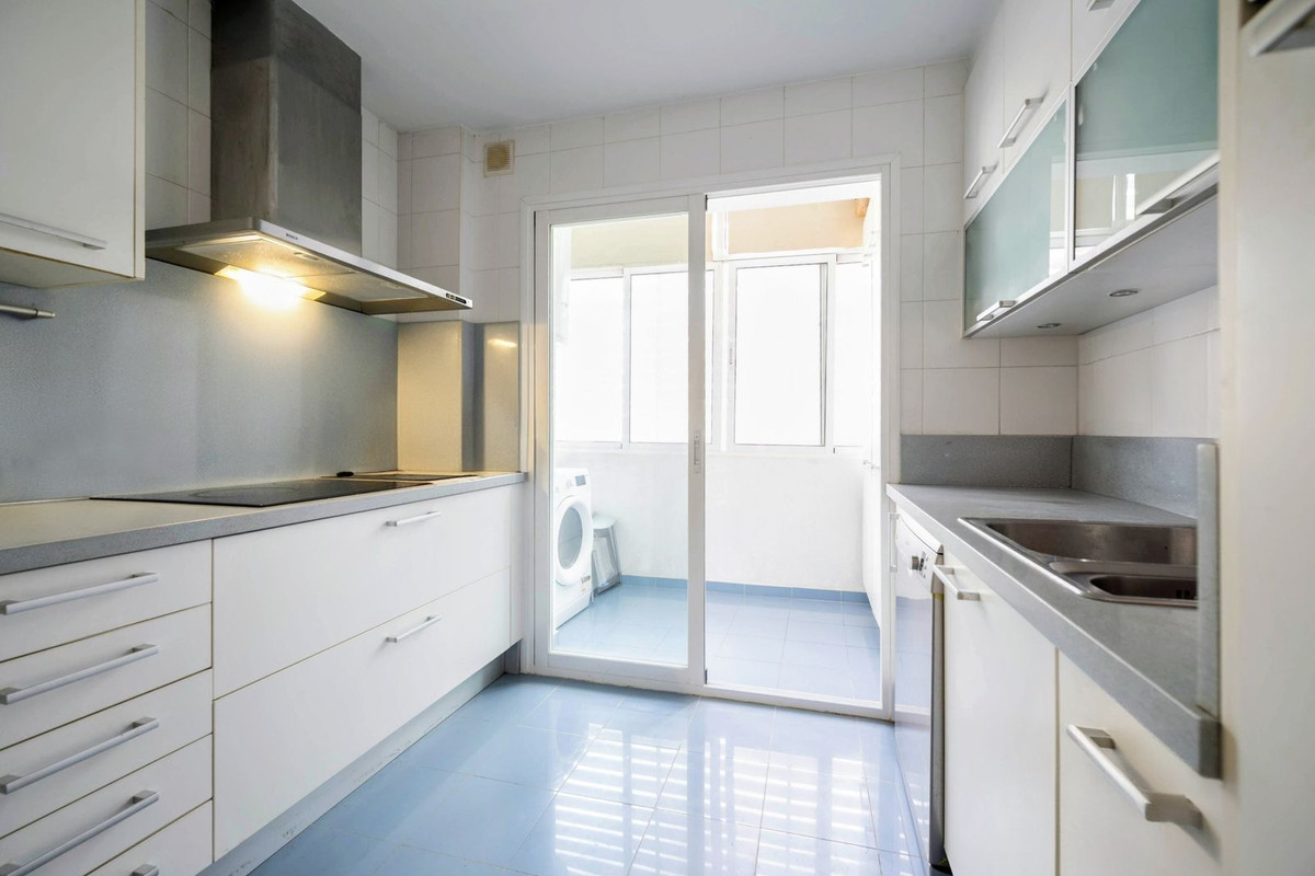 4 Bed, 3 Bath, ApartmentFor Sale, Marbella, Malaga