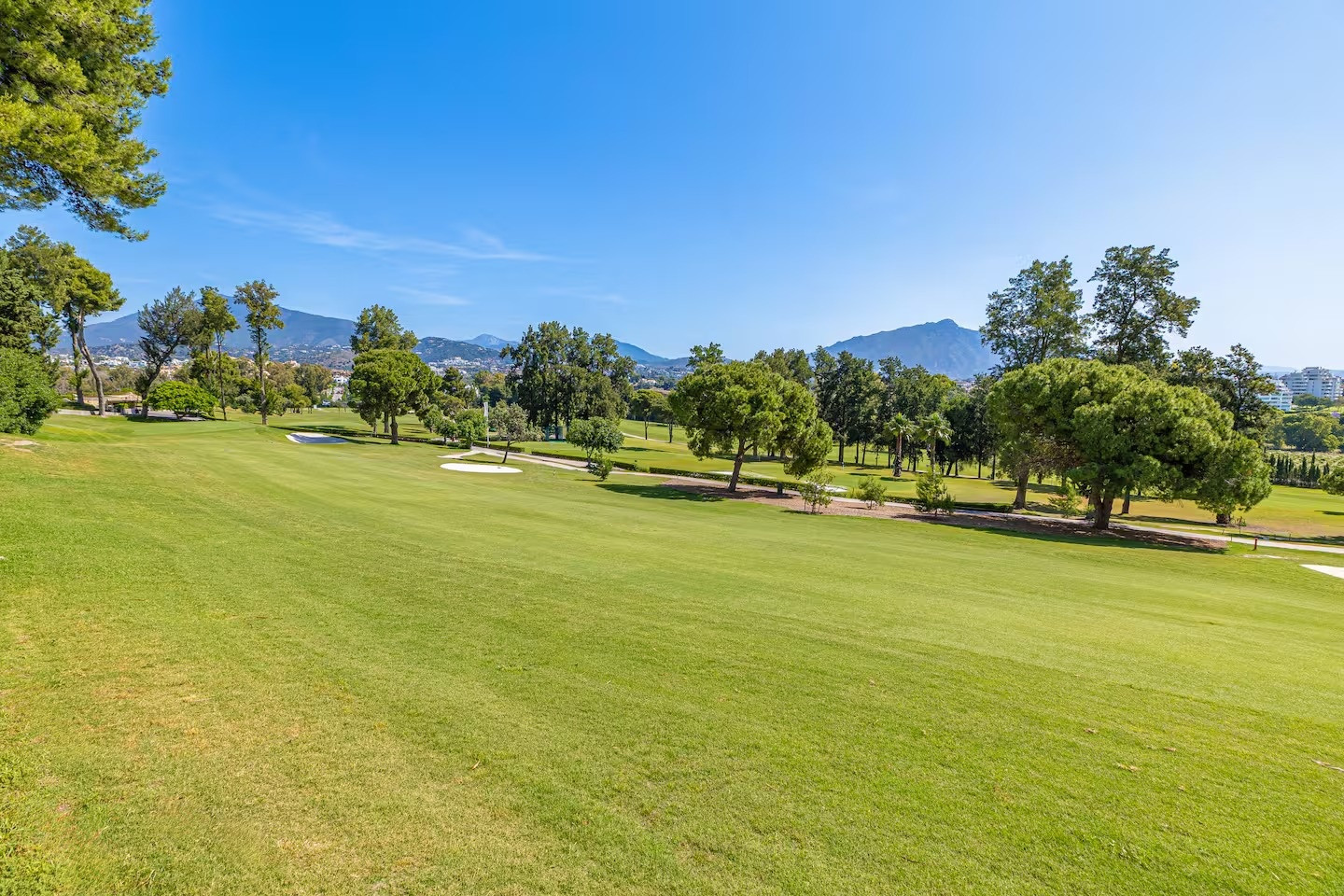 1 Bed, 1 Bath, ApartmentFor Sale, Estepona, Malaga