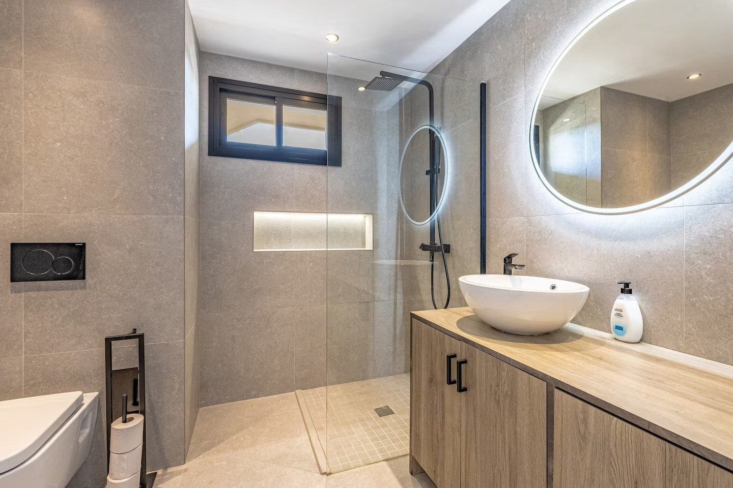 1 Bed, 1 Bath, ApartmentFor Sale, Estepona, Malaga