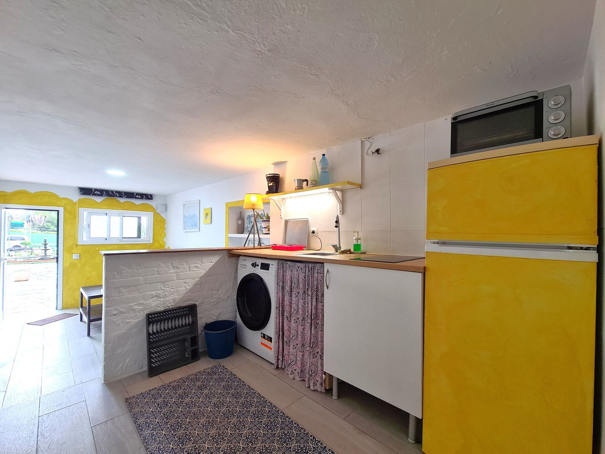 1 Bed, 1 Bath, ApartmentFor Sale, Estepona, Malaga