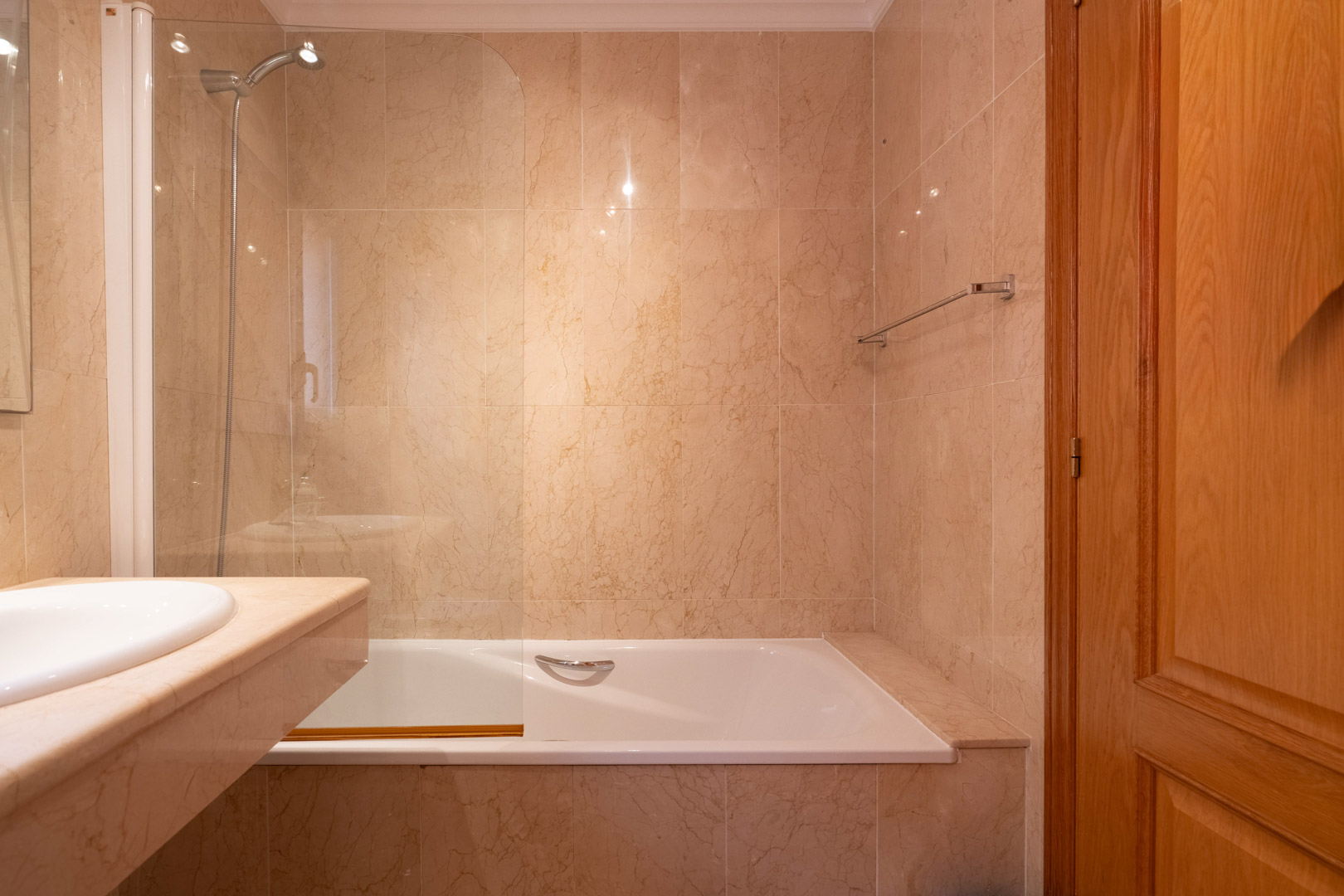 3 Bed, 2 Bath, ApartmentFor Sale