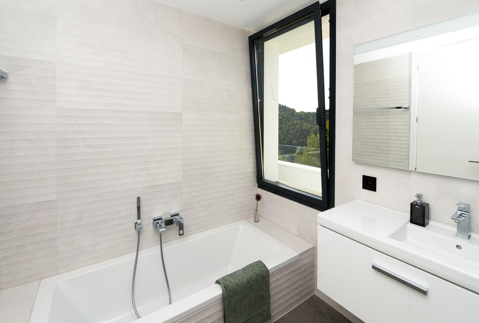 3 Bed, 3 Bath, HouseFor Sale