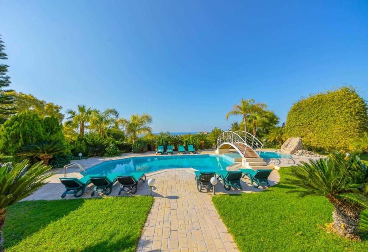 4 Bed, 3 Bath, HouseFor Sale, Coral Bay, Paphos