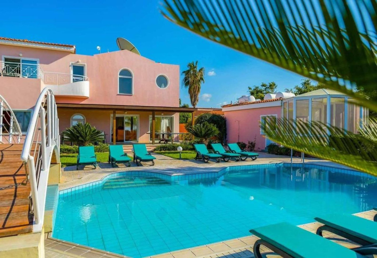 4 Bed, 3 Bath, HouseFor Sale, Coral Bay, Paphos