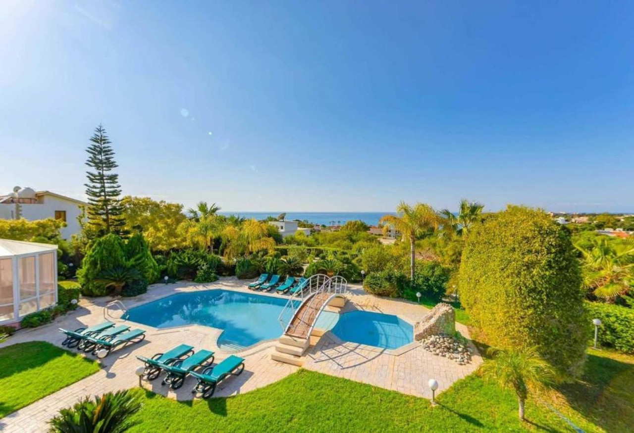 4 Bed, 3 Bath, HouseFor Sale, Coral Bay, Paphos