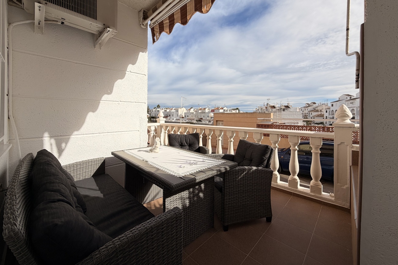 2 Bed, 1 Bath, ApartmentFor Sale, Torrevieja, Alicante