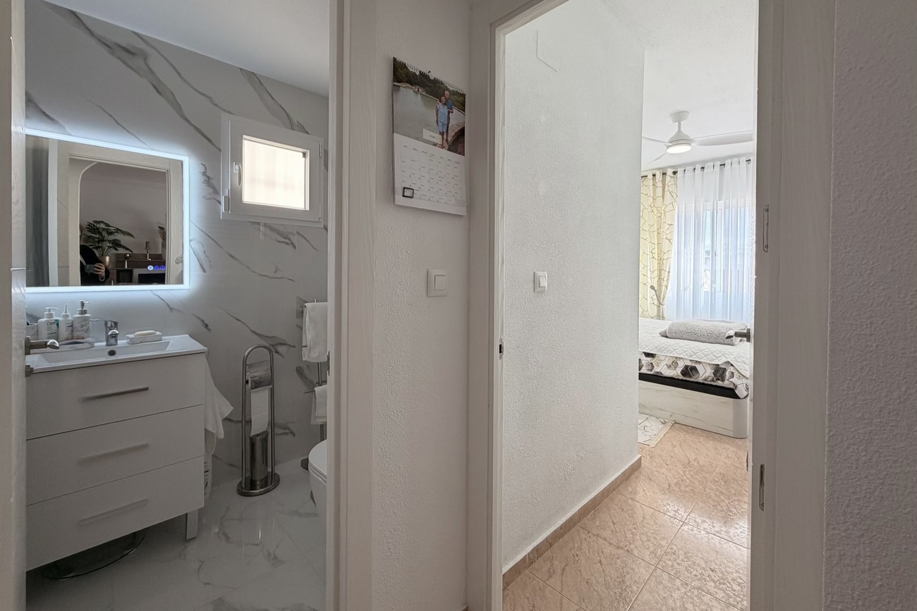 2 Bed, 1 Bath, ApartmentFor Sale, Torrevieja, Alicante