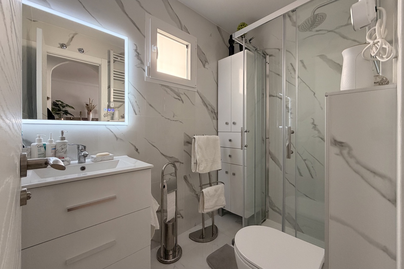 2 Bed, 1 Bath, ApartmentFor Sale, Torrevieja, Alicante