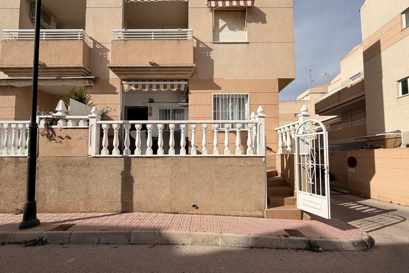 2 Bed, 1 Bath, ApartmentFor Sale, Torrevieja, Alicante