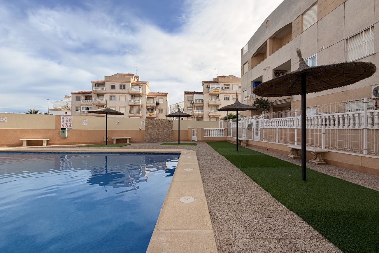 2 Bed, 1 Bath, ApartmentFor Sale, Torrevieja, Alicante