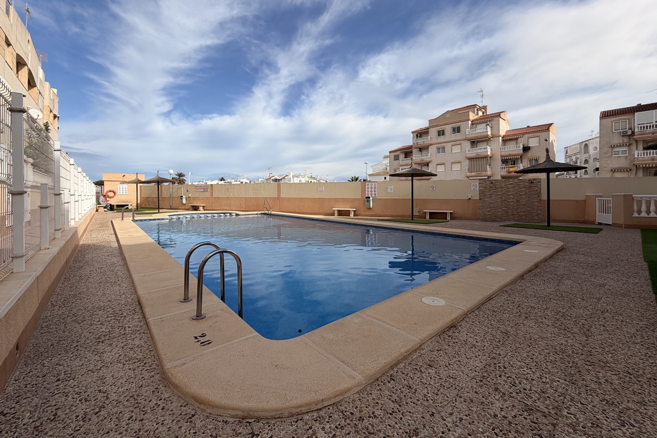 2 Bed, 1 Bath, ApartmentFor Sale, Torrevieja, Alicante