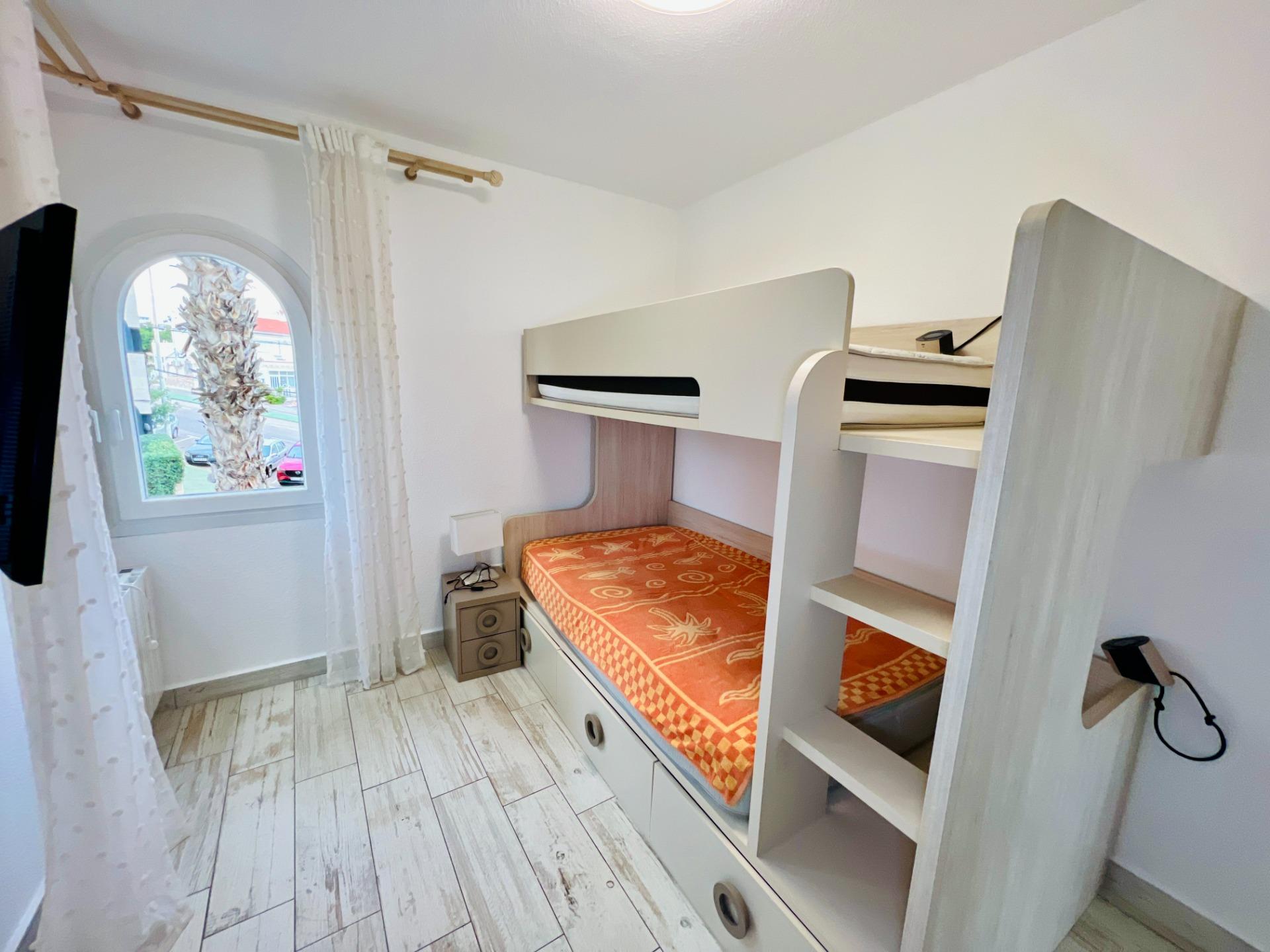 2 Bed, 1 Bath, ApartmentFor Sale, Torrevieja, Alicante