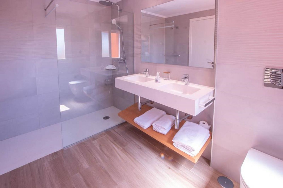 3 Bed, 3 Bath, HouseFor Sale, El Paraíso, Estepona, Malaga