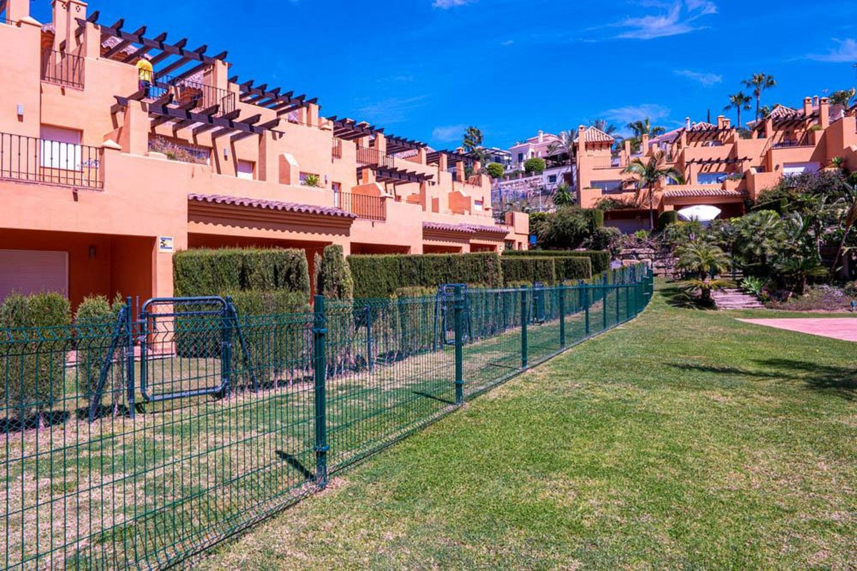 3 Bed, 3 Bath, HouseFor Sale, El Paraíso, Estepona, Malaga