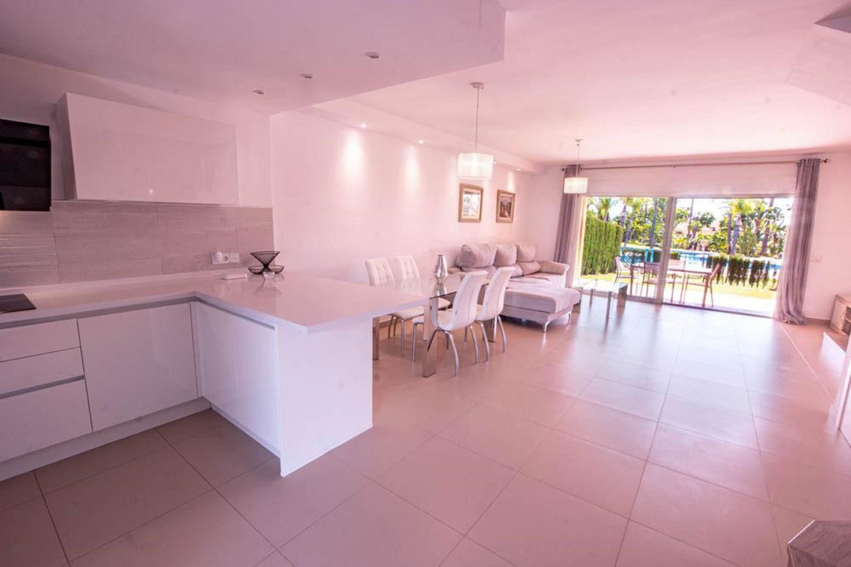 3 Bed, 3 Bath, HouseFor Sale, El Paraíso, Estepona, Malaga