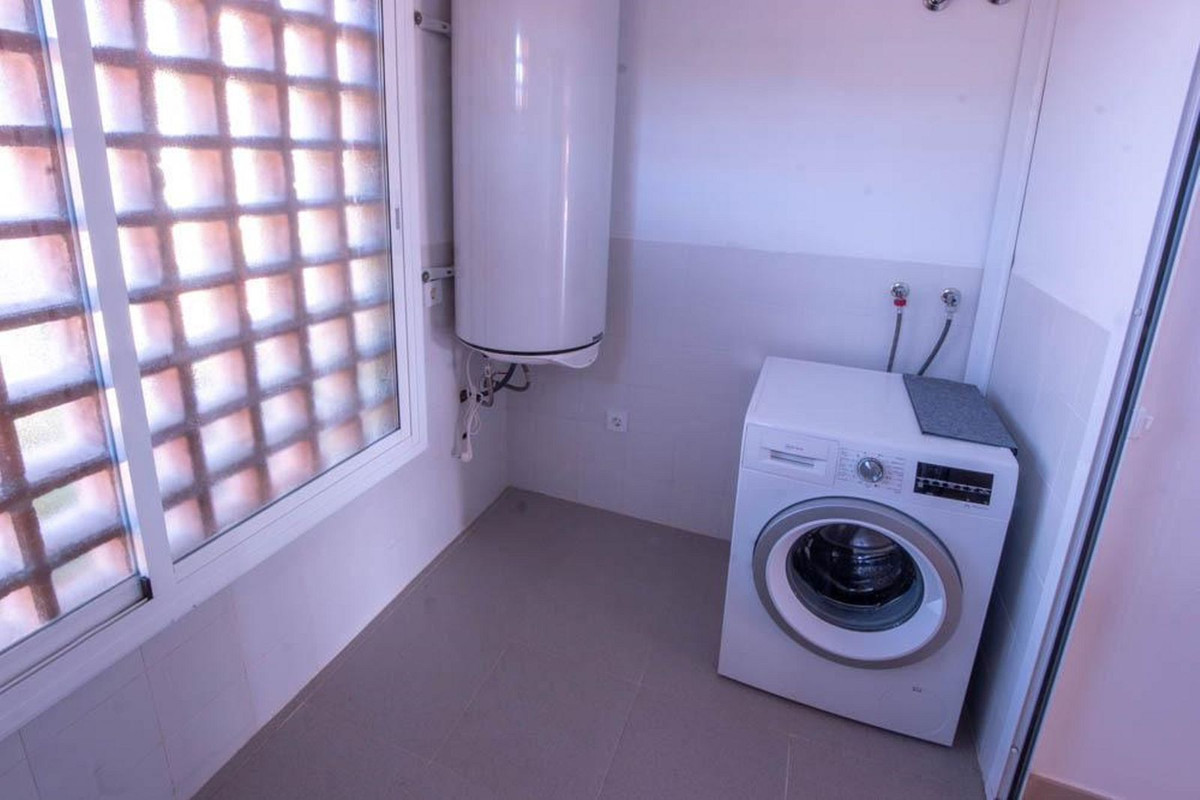 3 Bed, 3 Bath, HouseFor Sale, El Paraíso, Estepona, Malaga