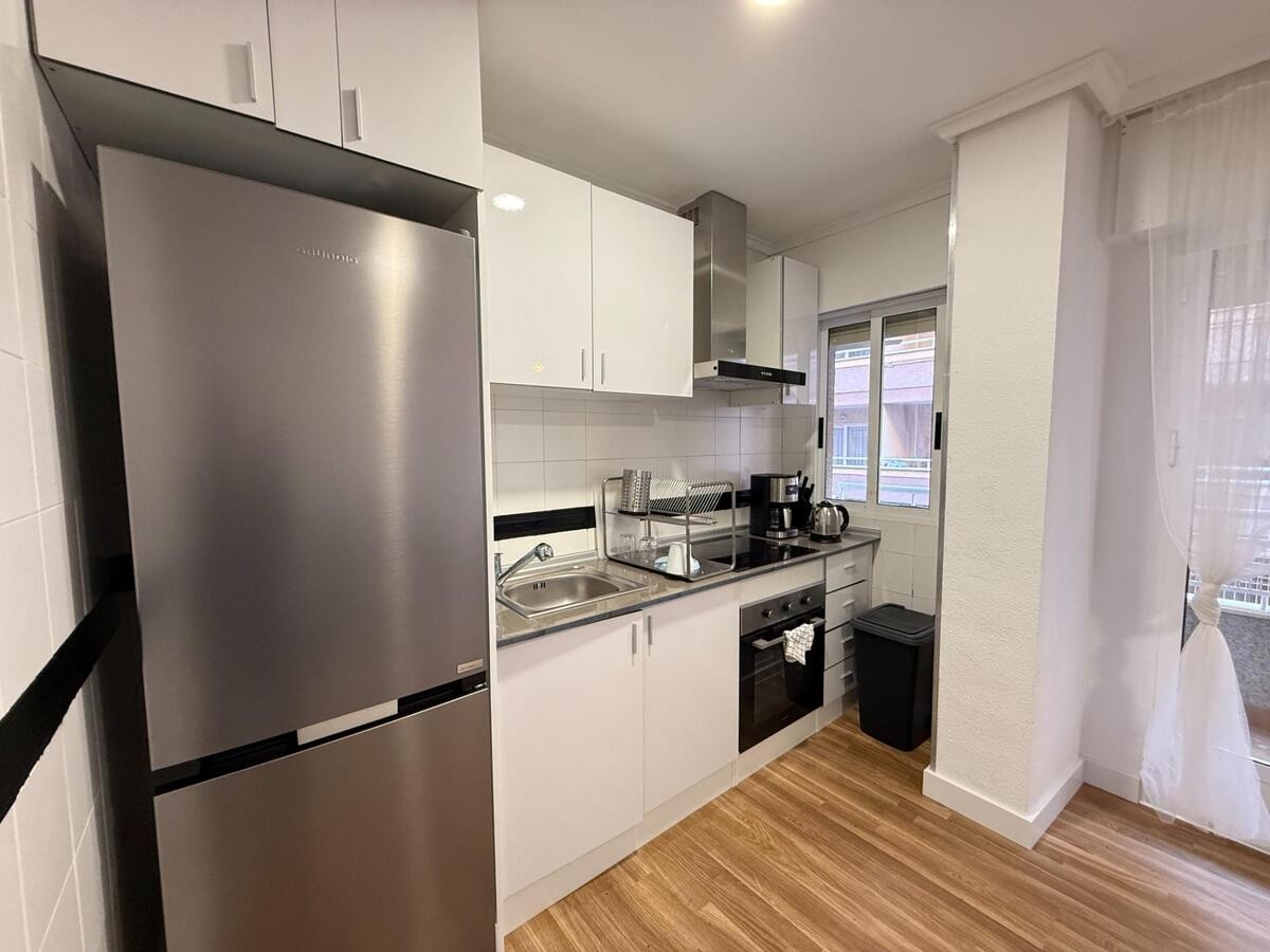 4 Bed, 1 Bath, ApartmentFor Sale, Torrevieja, Alicante