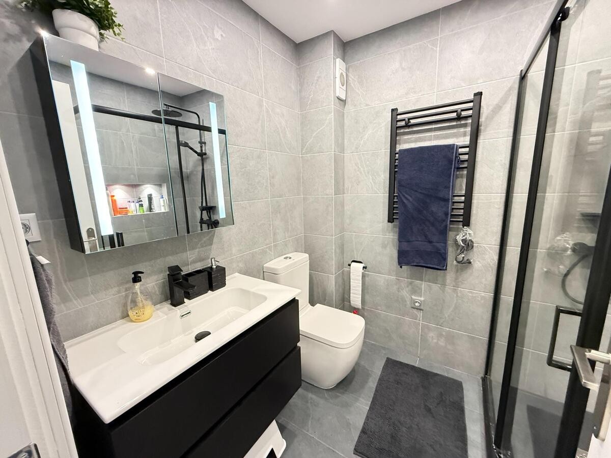 4 Bed, 1 Bath, ApartmentFor Sale, Torrevieja, Alicante