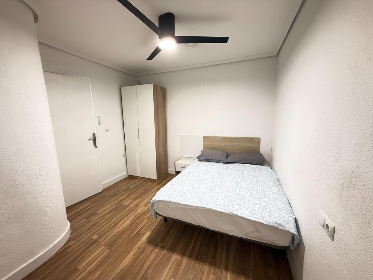 4 Bed, 1 Bath, ApartmentFor Sale, Torrevieja, Alicante