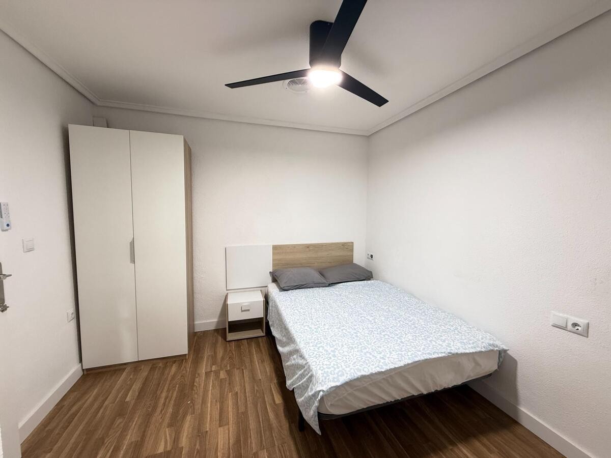 4 Bed, 1 Bath, ApartmentFor Sale, Torrevieja, Alicante