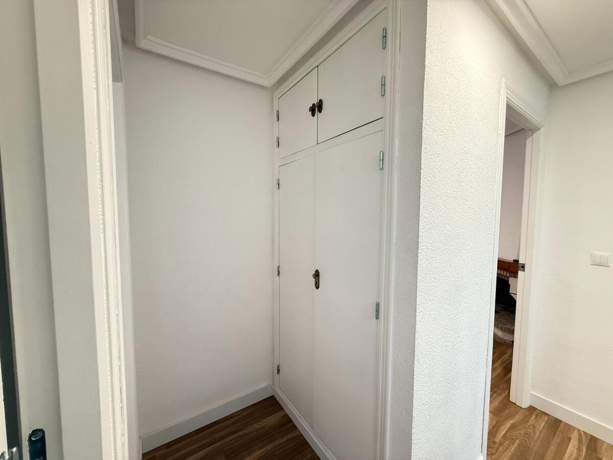 4 Bed, 1 Bath, ApartmentFor Sale, Torrevieja, Alicante