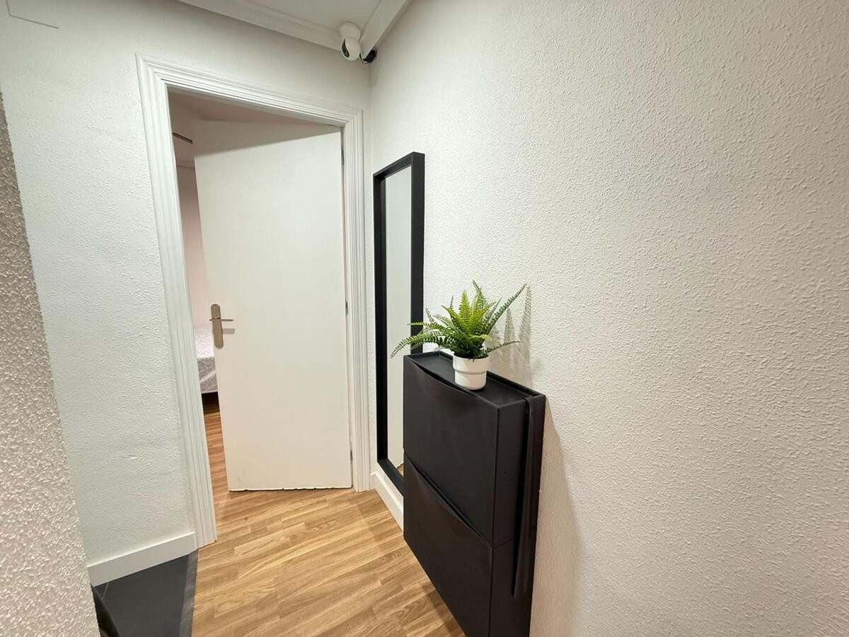 4 Bed, 1 Bath, ApartmentFor Sale, Torrevieja, Alicante