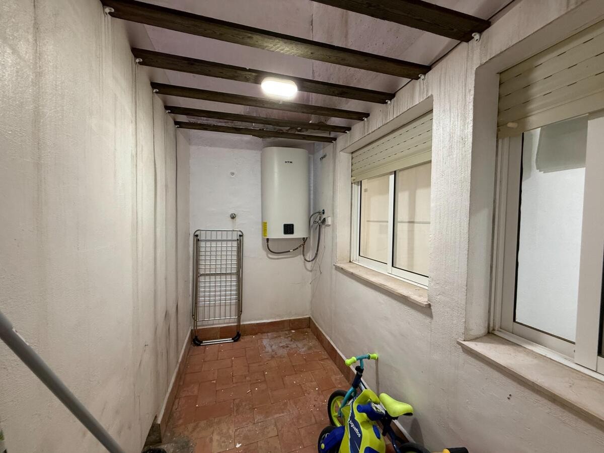 4 Bed, 1 Bath, ApartmentFor Sale, Torrevieja, Alicante