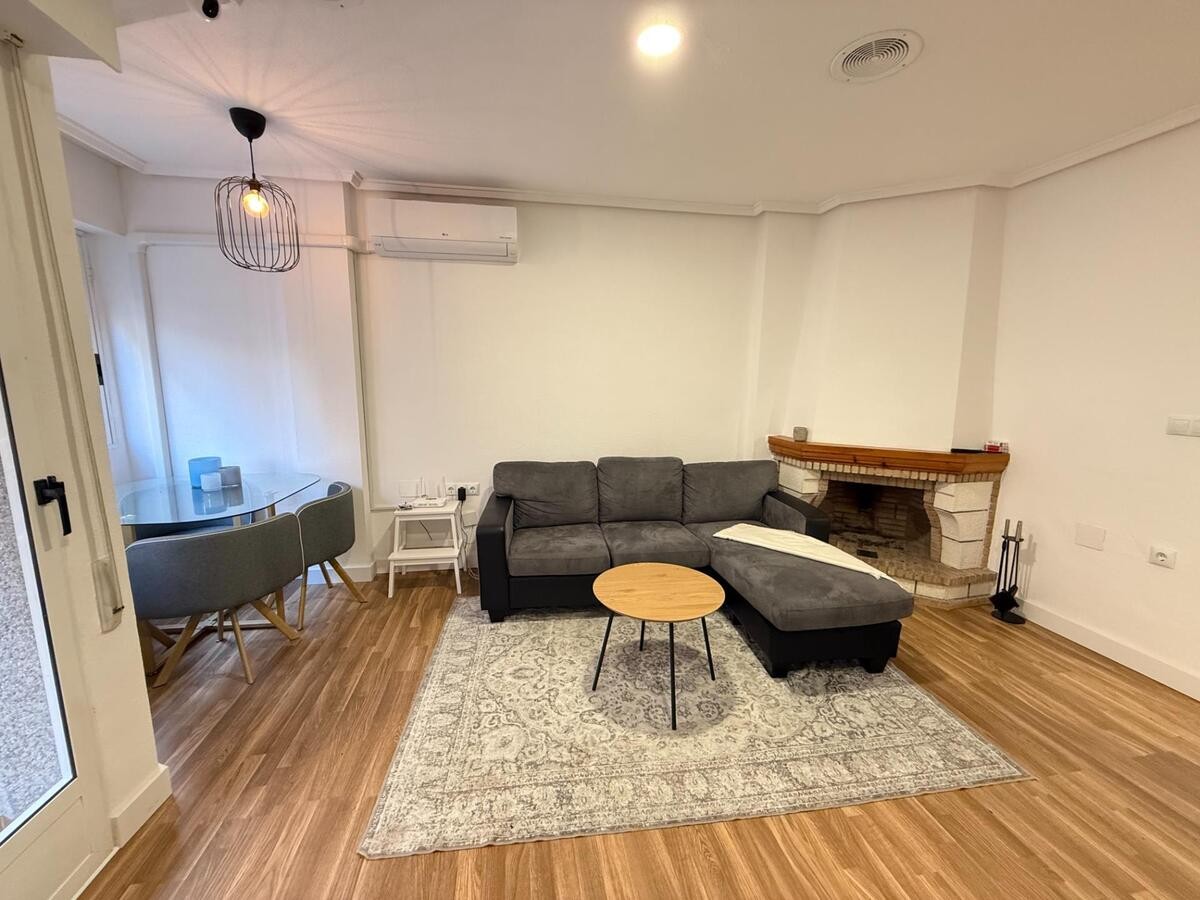 4 Bed, 1 Bath, ApartmentFor Sale, Torrevieja, Alicante