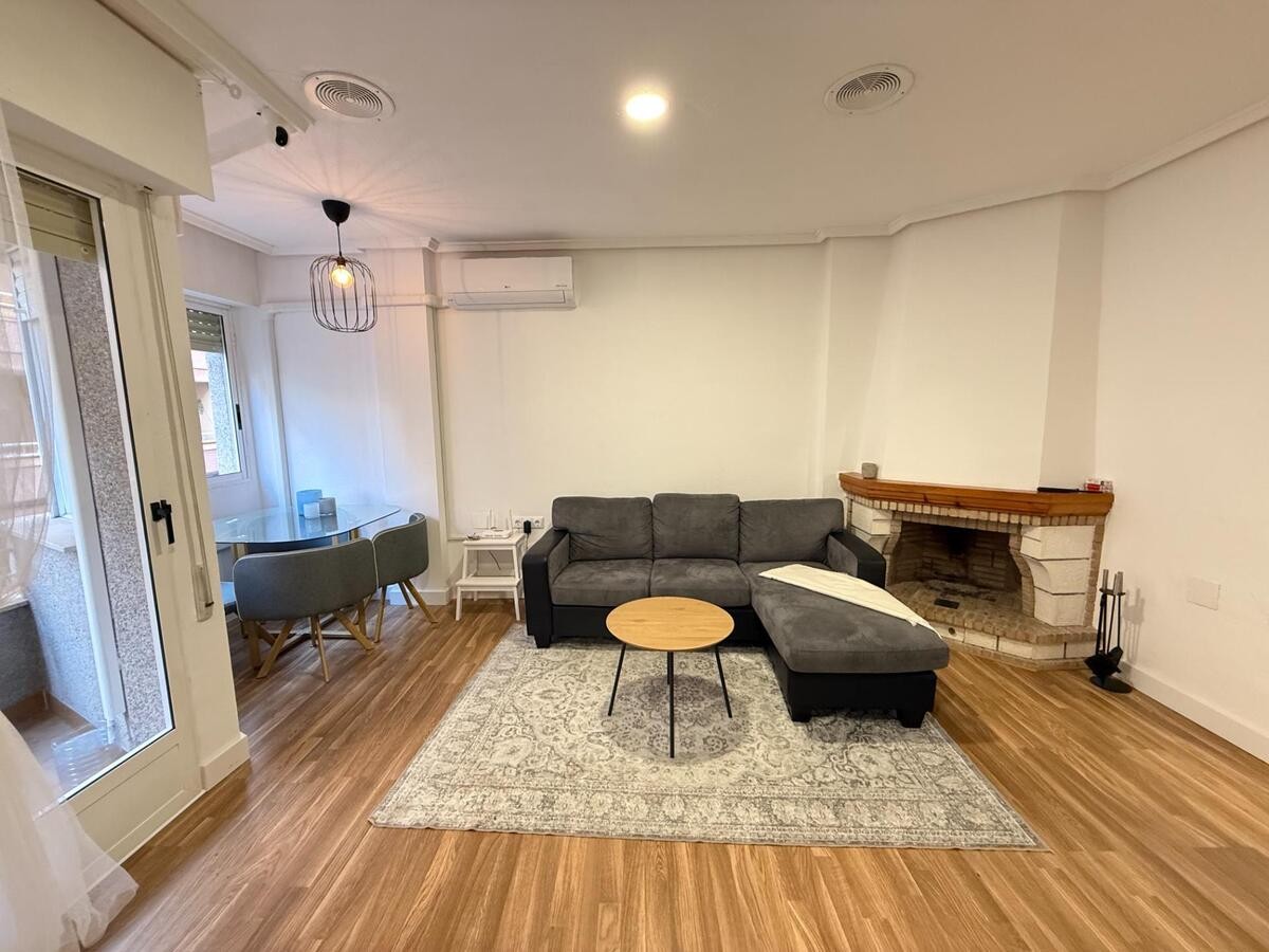 4 Bed, 1 Bath, ApartmentFor Sale, Torrevieja, Alicante