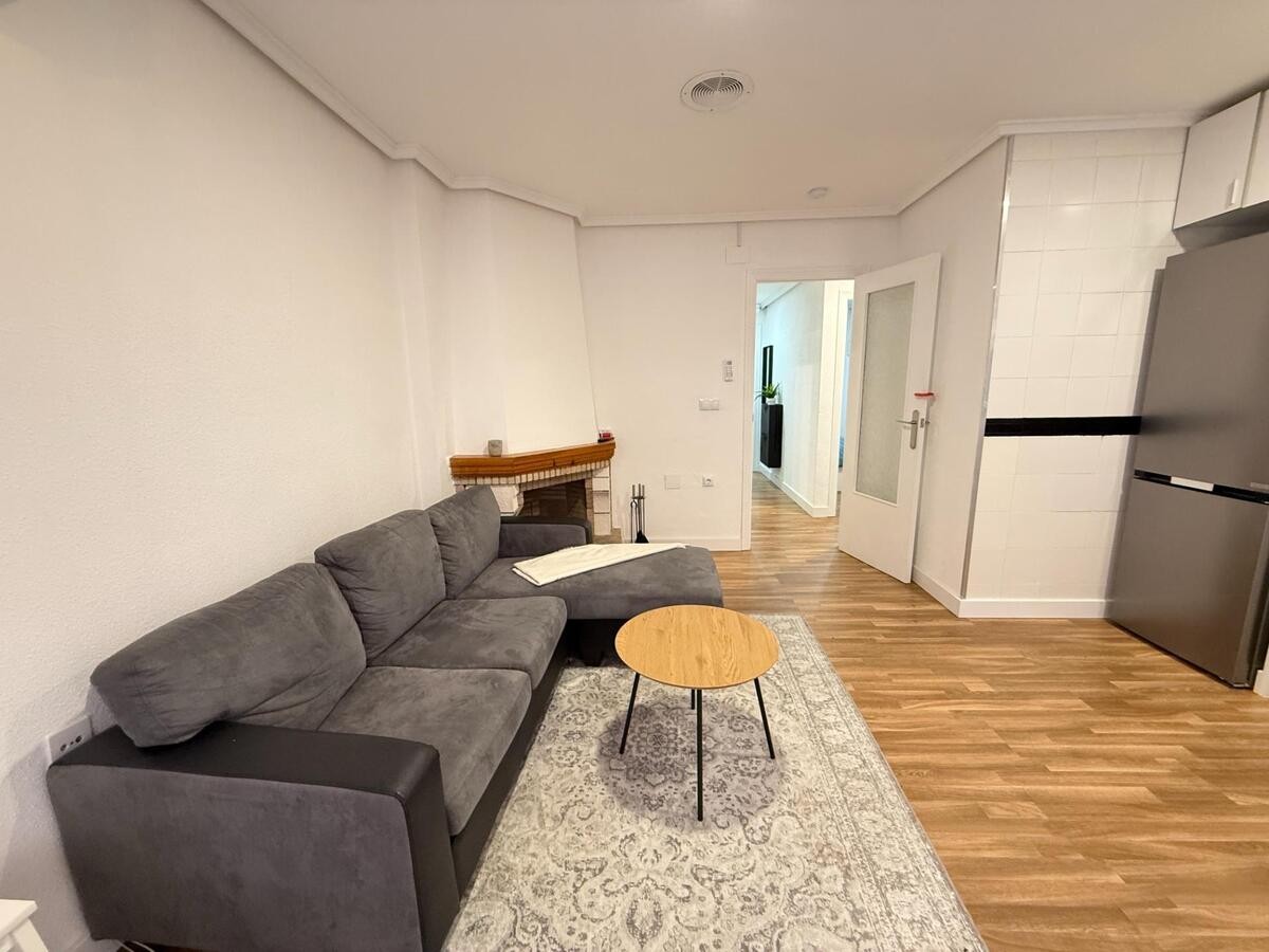 4 Bed, 1 Bath, ApartmentFor Sale, Torrevieja, Alicante