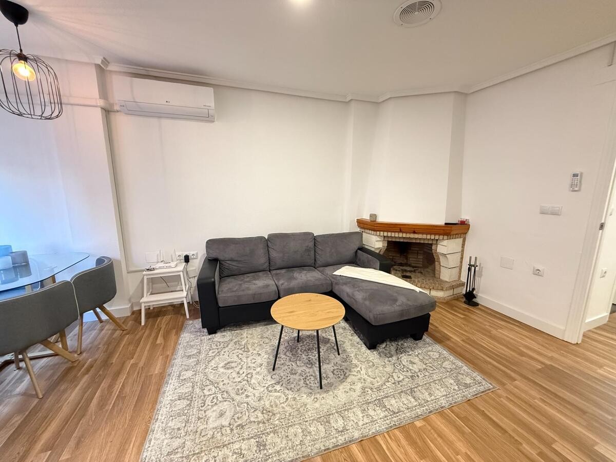 4 Bed, 1 Bath, ApartmentFor Sale, Torrevieja, Alicante