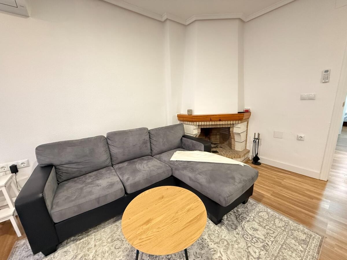 4 Bed, 1 Bath, ApartmentFor Sale, Torrevieja, Alicante