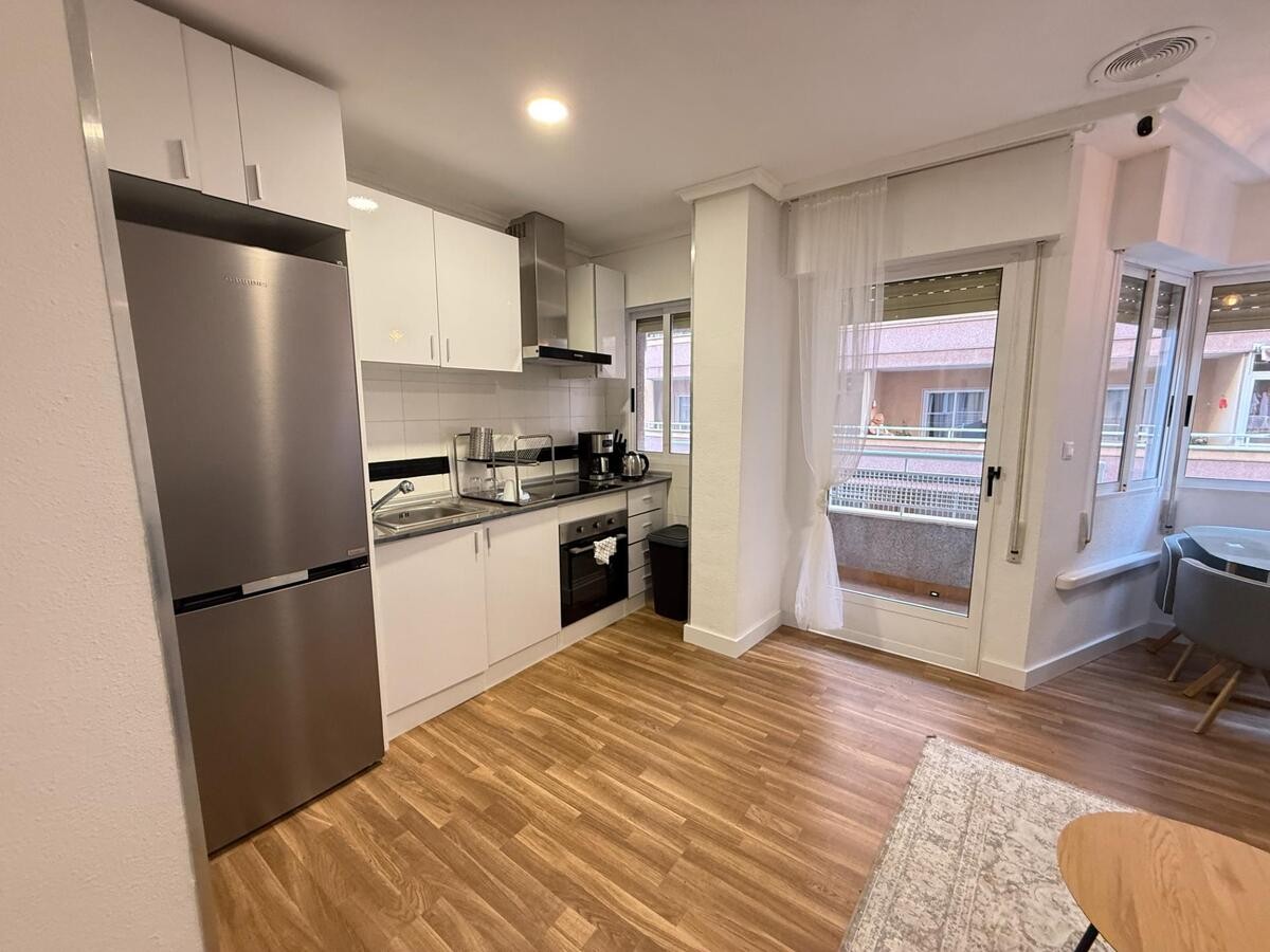 4 Bed, 1 Bath, ApartmentFor Sale, Torrevieja, Alicante