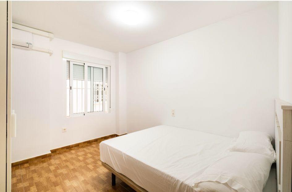 3 Bed, 2 Bath, ApartmentFor Sale, Torrevieja, Alicante