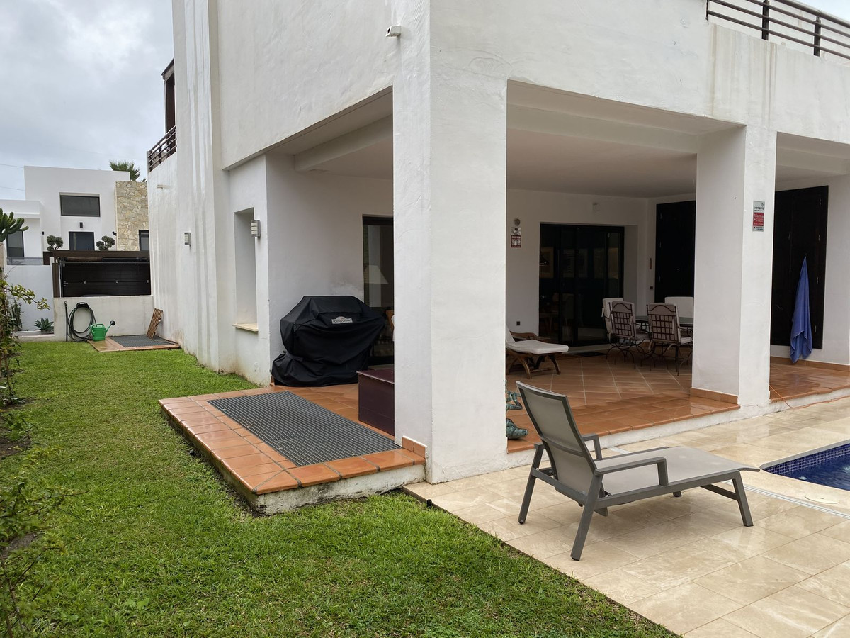 3 Bed, 2 Bath, HouseFor Sale, Benalmadena, Malaga