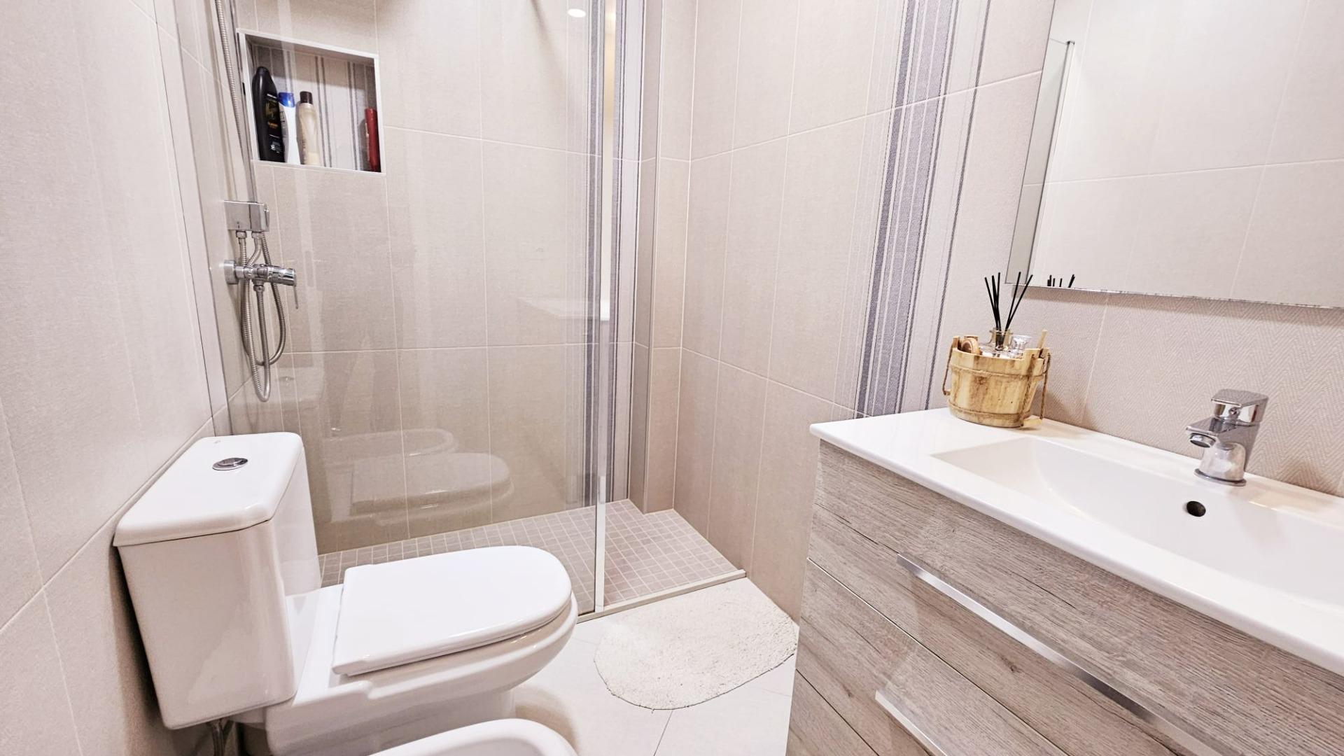 2 Bed, 2 Bath, ApartmentFor Sale, Torrevieja, Alicante