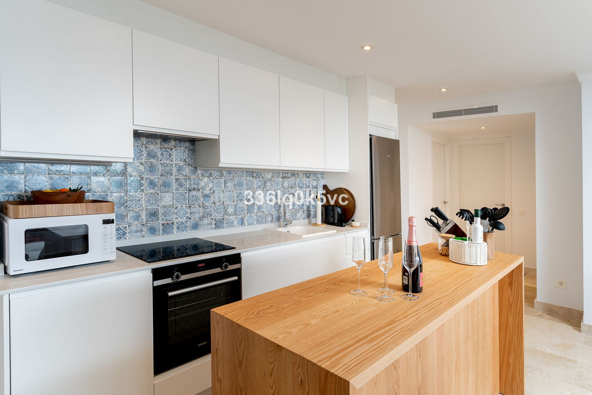 3 Bed, 2 Bath, ApartmentFor Sale, Benahavis, Malaga