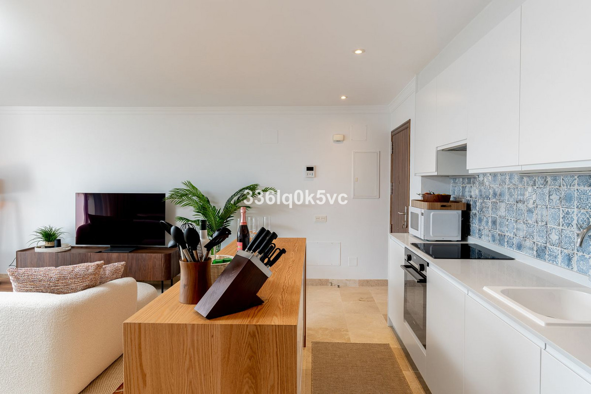 3 Bed, 2 Bath, ApartmentFor Sale, Benahavis, Malaga