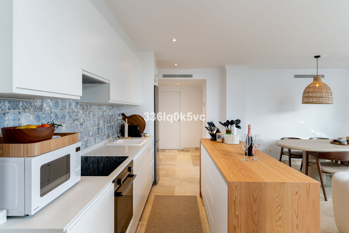 3 Bed, 2 Bath, ApartmentFor Sale, Benahavis, Malaga