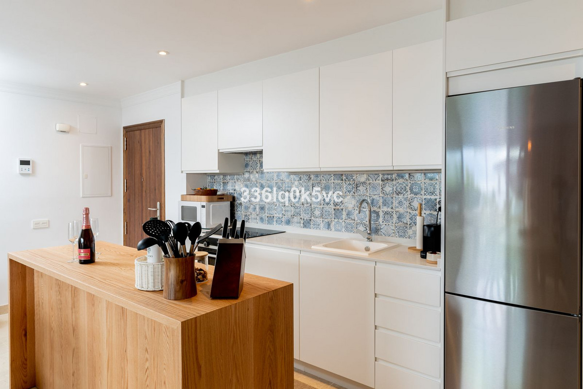 3 Bed, 2 Bath, ApartmentFor Sale, Benahavis, Malaga